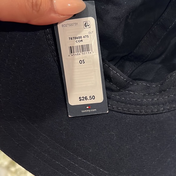 Tommy Hilfiger hat - Picture 3 of 4